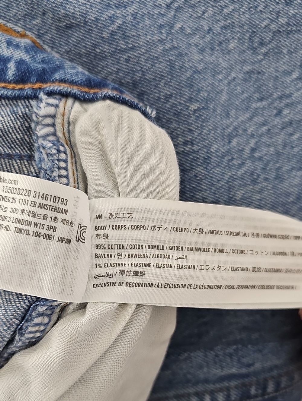 Abercrombie and Fitch The 90's Straight Ultra High Rise Jeans in Medium Wash - Picture 8 of 8